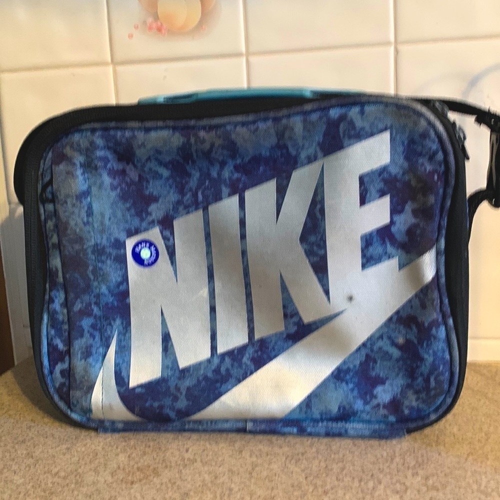 Nike Futura Fuel Pack Insulated Lunchbox
